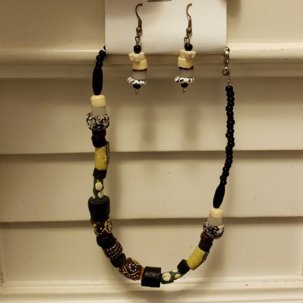 Necklace and earring set